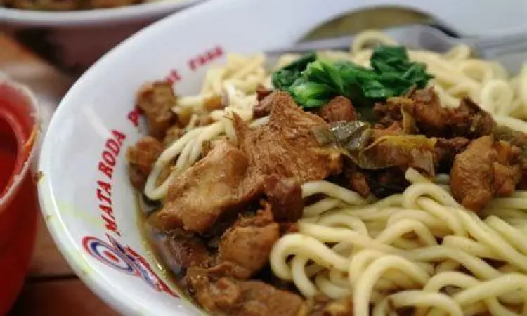 Bakso mie ayam khas Wonogiri dengan porsi besar