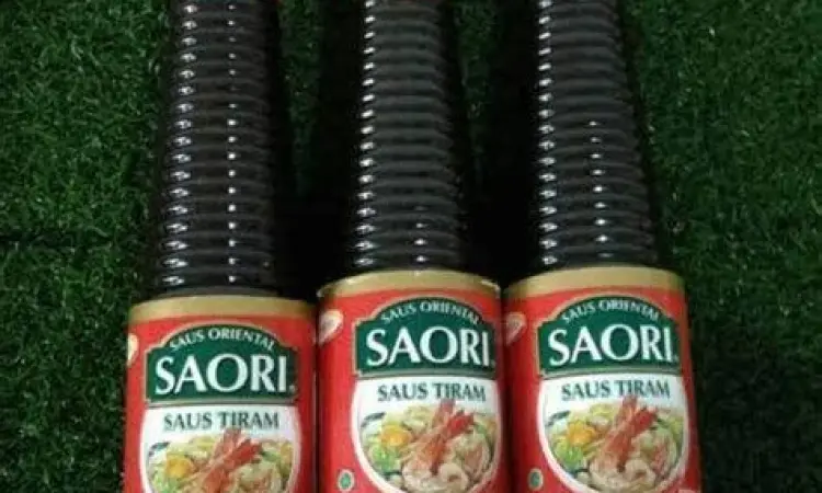 Berbagai botol bumbu oriental untuk saus sapo tahu