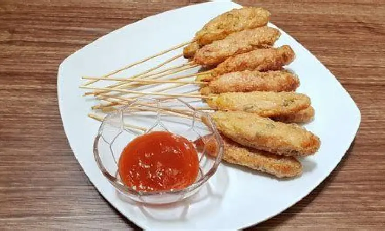 Proses pembuatan sempol ayam dengan lidi