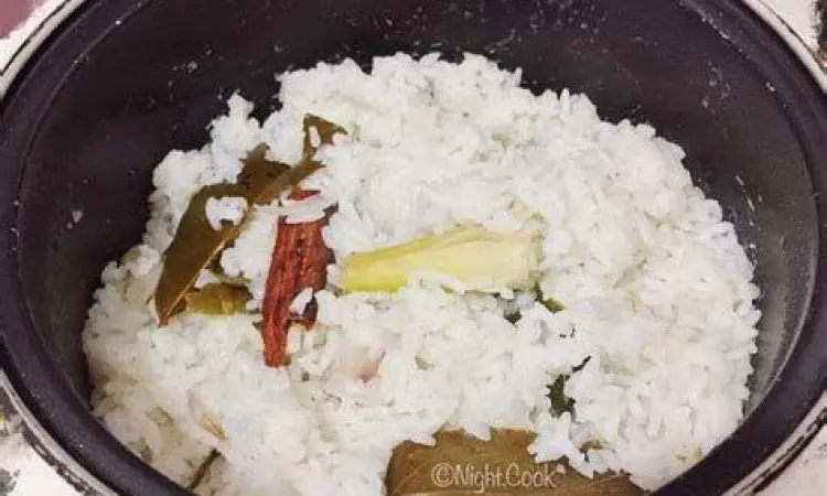 Proses Nasi Gurih Rice Cooker Memasak nasi gurih menggunakan rice cooker