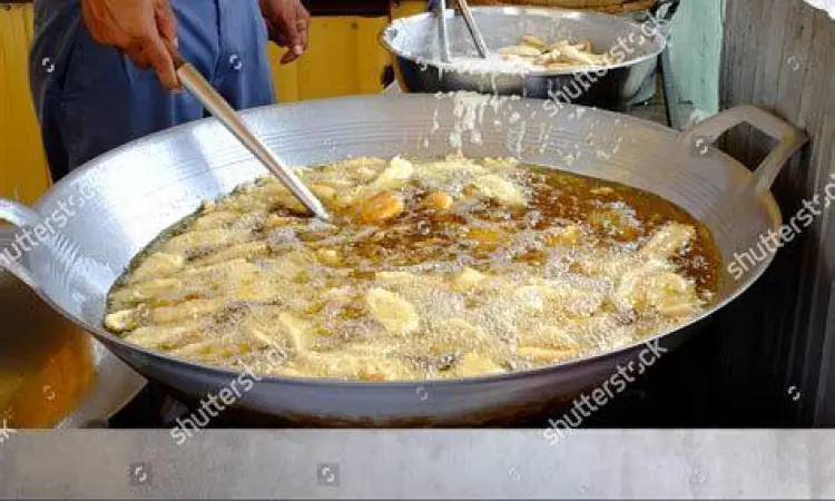 Teknik Menggoreng Pisang proses menggoreng pisang dengan teknik deep frying