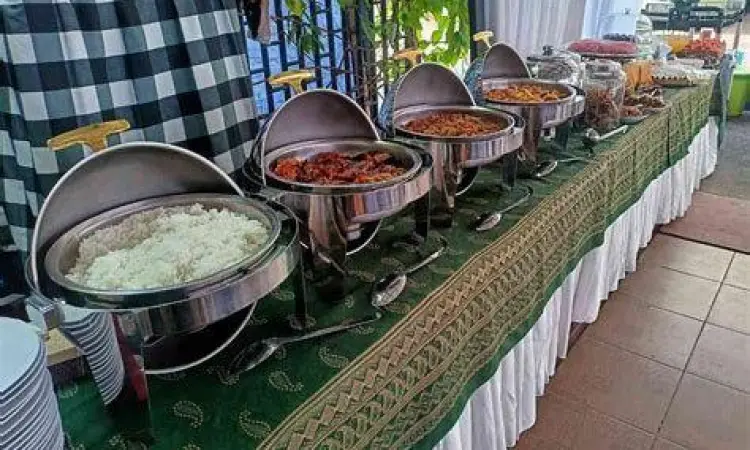 Penataan menu makanan di rumah makan prasmanan