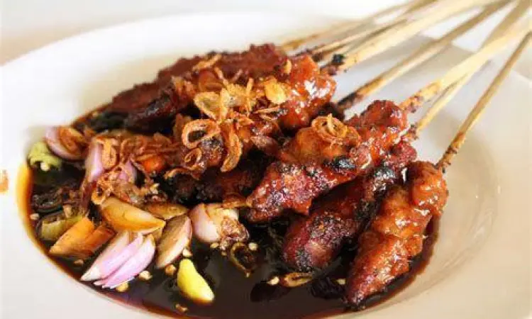 Bumbu kecap sate kambing tegal dengan irisan bawang