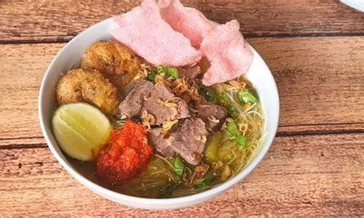 Memasak Kuah Soto Proses memasak kuah bumbu soto padang