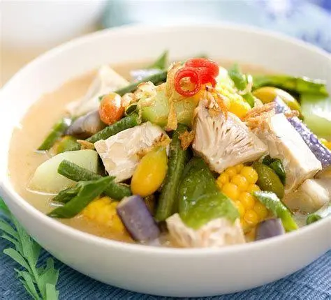 Sayur Lodeh Jawa Tengah Mangkuk sayur lodeh khas Jawa Tengah dengan nangka muda