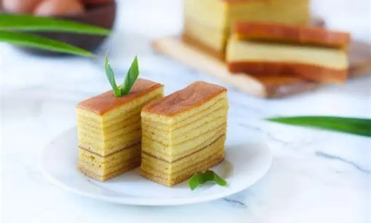 Lapis Legit Tradisional Proses pembuatan kue lapis legit yang berlapis rapi