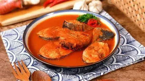 Proses Memasak Asam Padeh Proses memasak ikan dalam kuah asam padeh merah