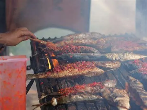 Proses Membakar Ikan Proses membakar ikan nila dengan arang