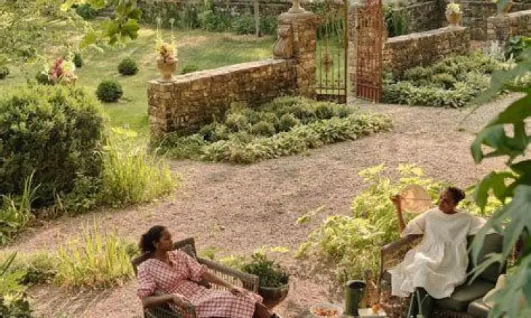 Mimpi makan di taman yang indah