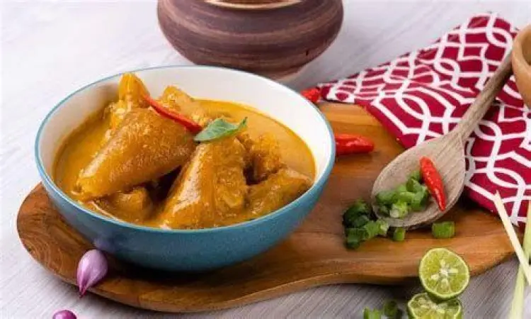 Gulai Tunjang Padang Gulai tunjang padang dengan kuah merah kental