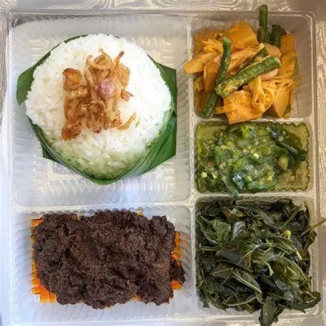 Paket Nasi Kotak Padang Paket nasi kotak padang dengan kemasan rapi