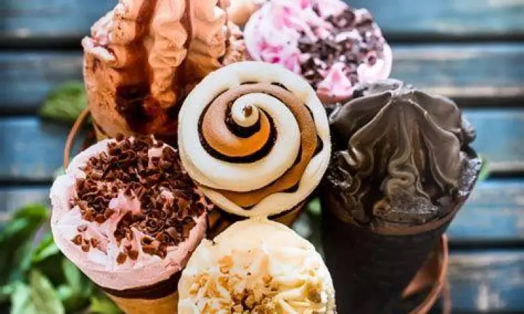 Berbagai macam topping es krim yang berwarna-warni