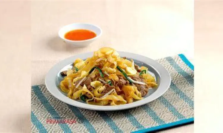 kwetiau sapi goreng dengan irisan daging tebal