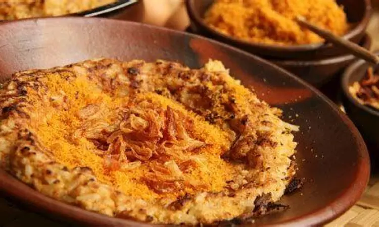 Penjual kerak telor tradisional Jakarta