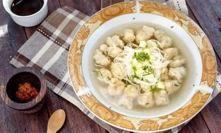 Merebus Pentol Tekwan Proses perebusan pentol tekwan ikan