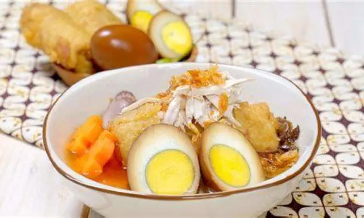 timlo solo disajikan dengan nasi putih terpisah