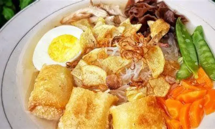 Timlo Solo Otentik Semangkuk timlo solo dengan isian lengkap