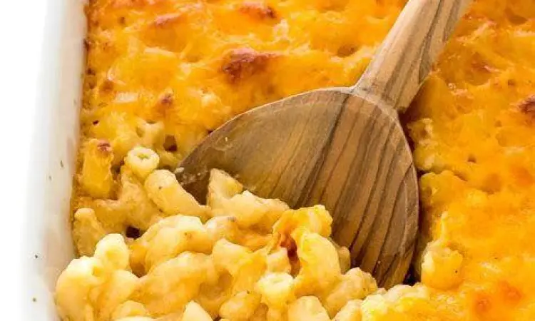 Macaroni and Cheese panggang dengan kerak keju emas
