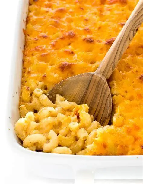 Mac and Cheese Panggang Macaroni and Cheese panggang dengan kerak keju emas