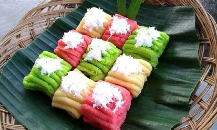 Cara menyajikan getuk lindri yang cantik