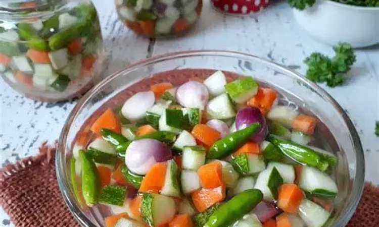 Komposisi Bumbu Acar Bahan-bahan segar untuk bumbu acar timun