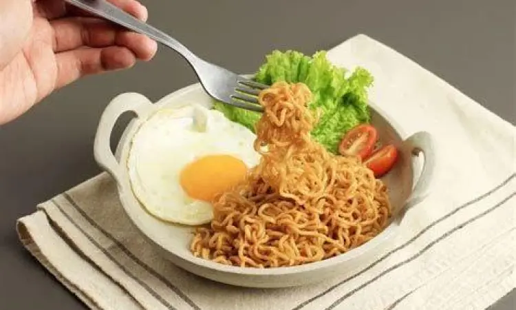 Ilustrasi mie kuning tradisional