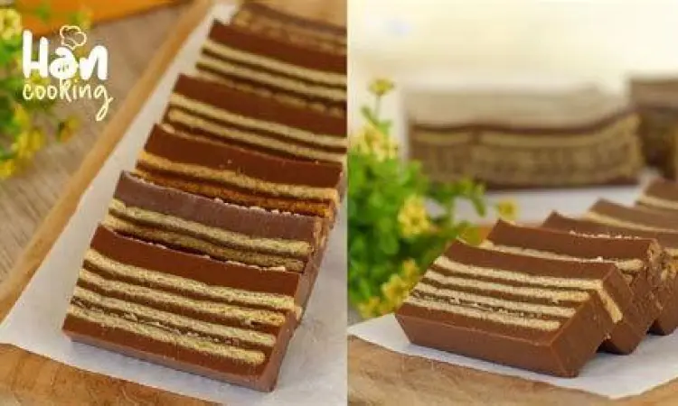 Variasi gambar puding coklat lapis dengan tekstur lembut