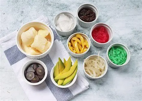 Bahan Isian Es Campur Bahan-bahan isian es campur segar yang disusun rapi