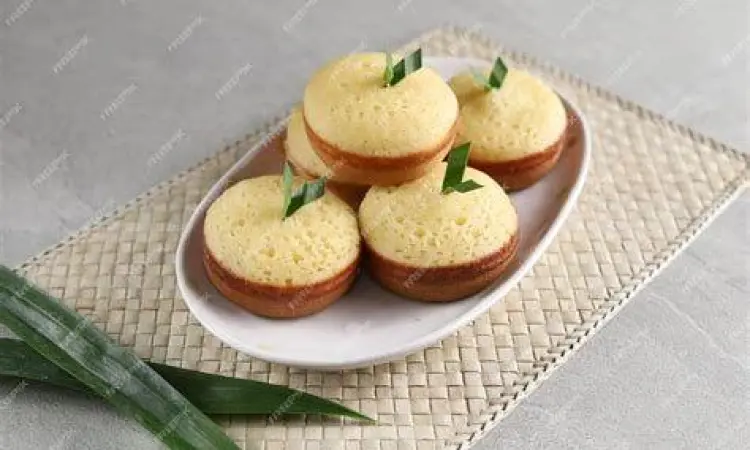 Kue apem jawa tradisional yang dijual di pasar tradisional