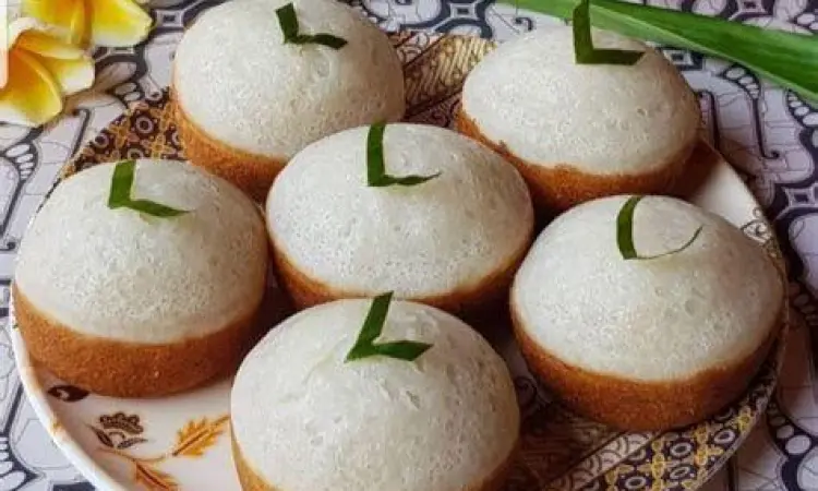 Detail tekstur serat bagian dalam kue apem jawa