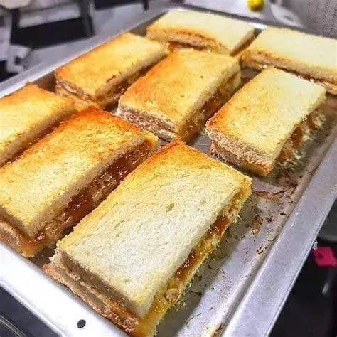 Menu Roti Srikaya Kopitiam Roti bakar srikaya mentega dingin di kopitiam