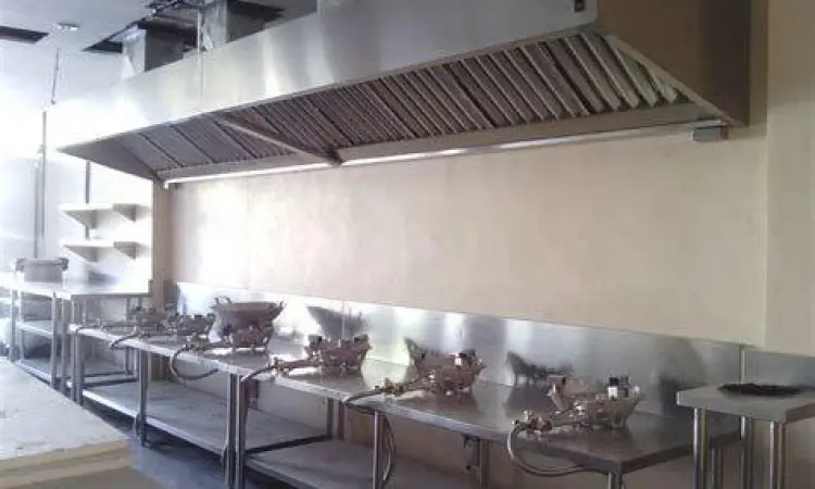 Kondisi dapur restoran yang bersih dan tertata