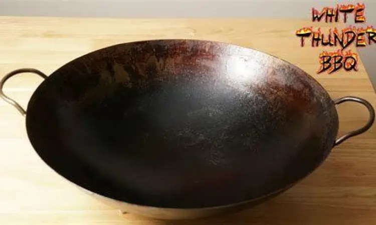Wajan wok baja karbon yang sudah ter-seasoning dengan baik