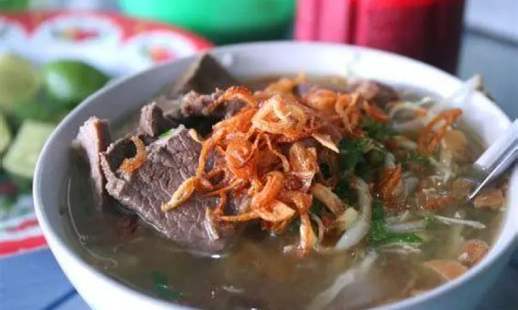 Soto Kudus legendaris dengan daging kerbau