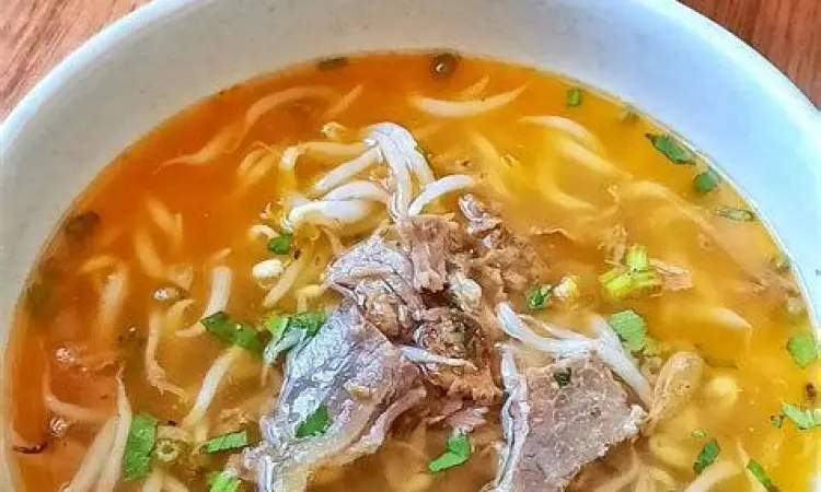 Semangkuk Soto Seger Boyolali kuah bening