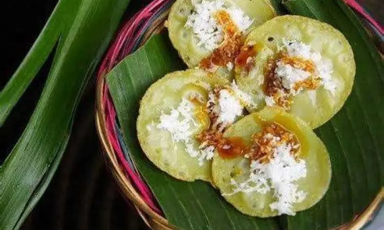 Pasar Tradisional Bali Pasar tradisional di Bali menjual berbagai kudapan termasuk pisang rai