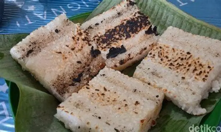 Ketan bakar dan sambal oncom khas Maranggi