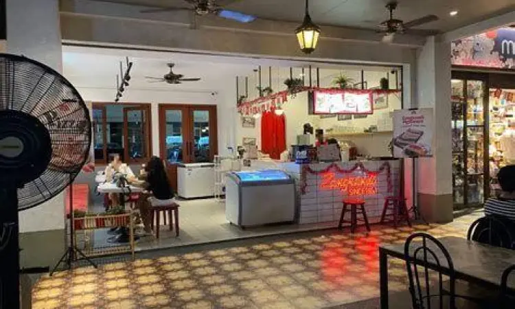 Restoran Oriental PIK Interior restoran bergaya oriental di Pantjoran PIK