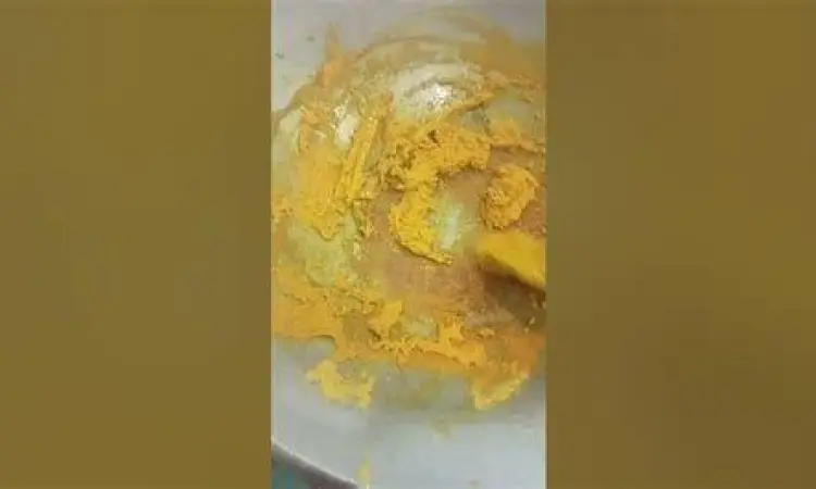 Proses menumis bumbu kuning hingga mengeluarkan minyak