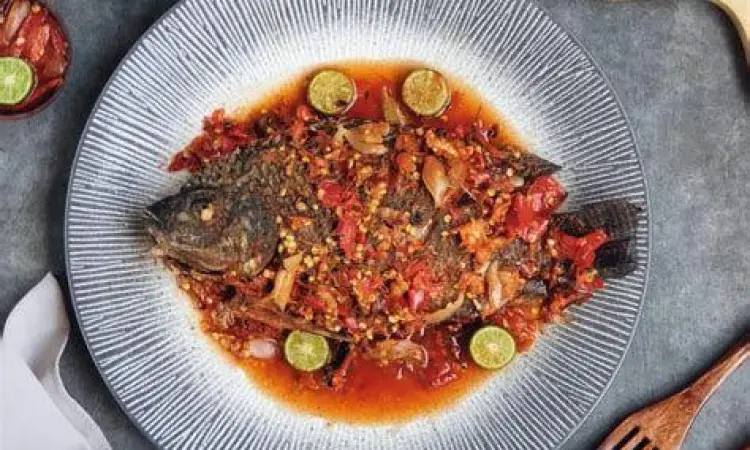 Proses pembuatan sambal pecak tradisional