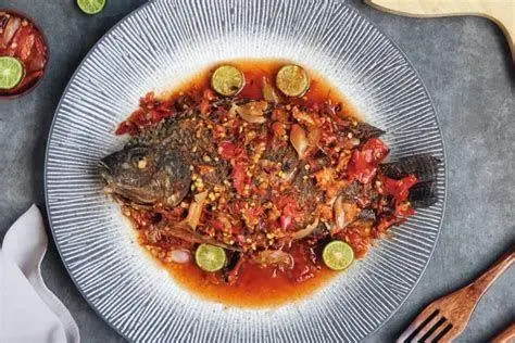 Sambal Pecak Segar Proses pembuatan sambal pecak tradisional