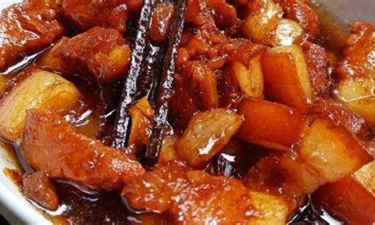 proses memasak babi kecap dalam panci