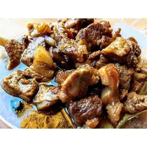 Sajian Akhir Babi Kecap penyajian babi kecap dalam mangkuk