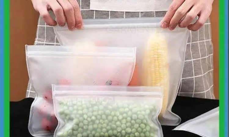 Ikan kecil goreng dalam toples kedap udara