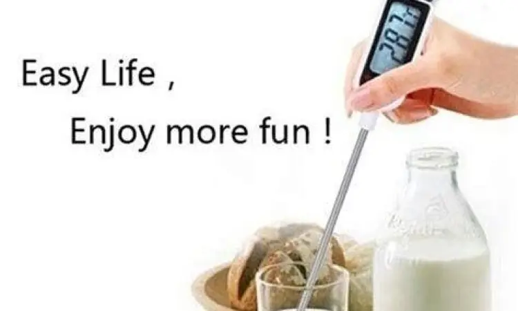 Pengecekan Suhu Susu Mengukur suhu susu dengan termometer digital