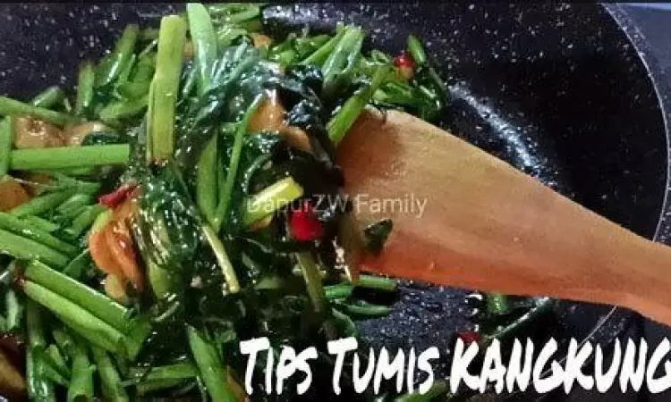 Proses menumis kangkung dengan api besar