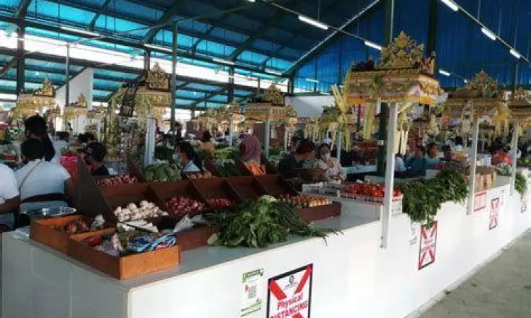 Kondisi bagian dalam pasar yang tertata rapi