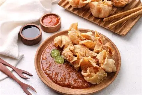 Tips Menggoreng Batagor Proses menggoreng ulang batagor di rumah