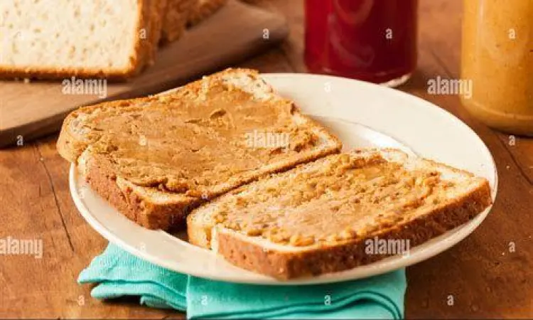 Roti gandum utuh dengan olesan selai kacang alami