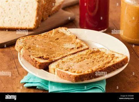 Nutrisi Roti Selai Kacang Roti gandum utuh dengan olesan selai kacang alami
